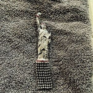 Vintage 80s Statue of Liberty pin with pink rhinestones